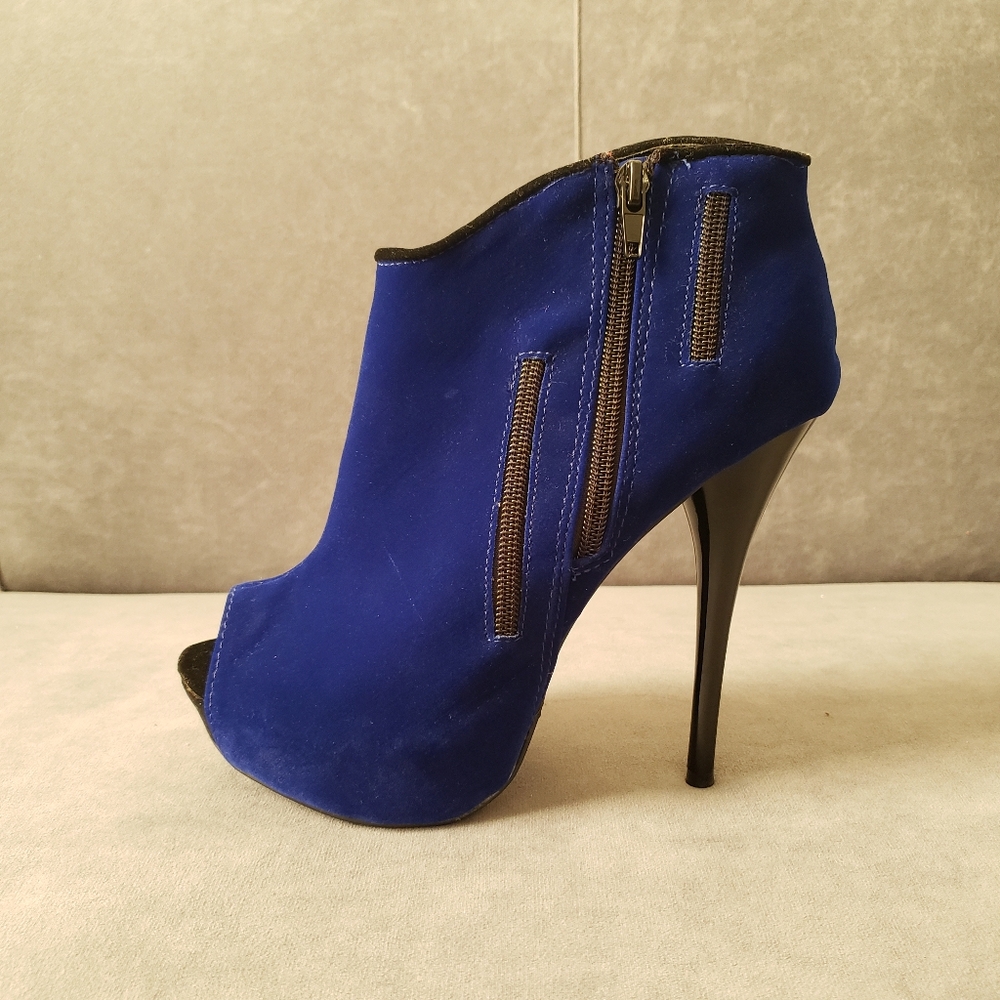 2010s Qupid Royal blue suede platform peep toe stilettos